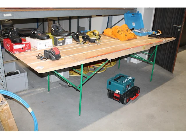 Inklapbare behangtafel. afmeting 300 x 100 x 84 cm. - afbeelding 1 van  1