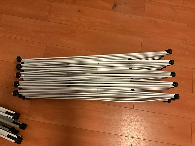 Inklapbare beurswand / promotiewand 390x235cm v.v. verlichting, transportkoffers, magnetische promotiedoeken - afbeelding 8 van  8