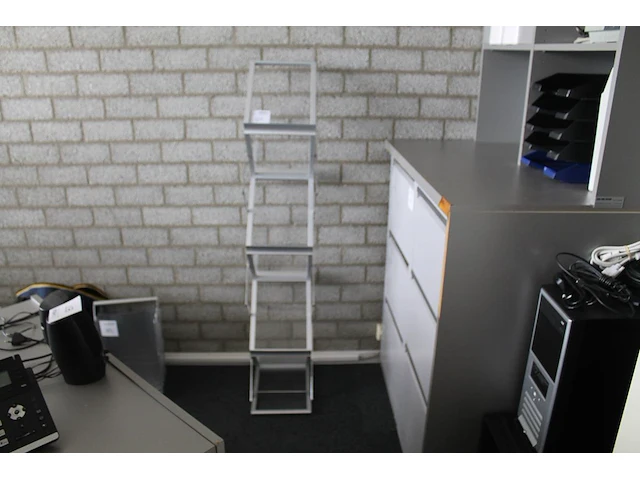 Inklapbare folderdisplay met hoogte 145 cm. - afbeelding 1 van  2