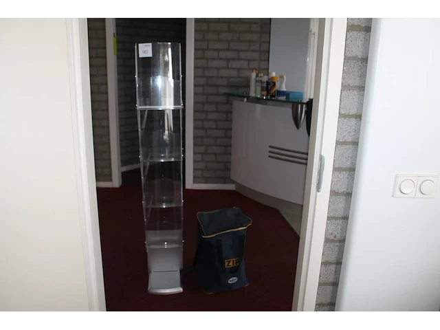 Inklapbare folderdisplay zip met hoogte 150 cm in tas. - afbeelding 1 van  3