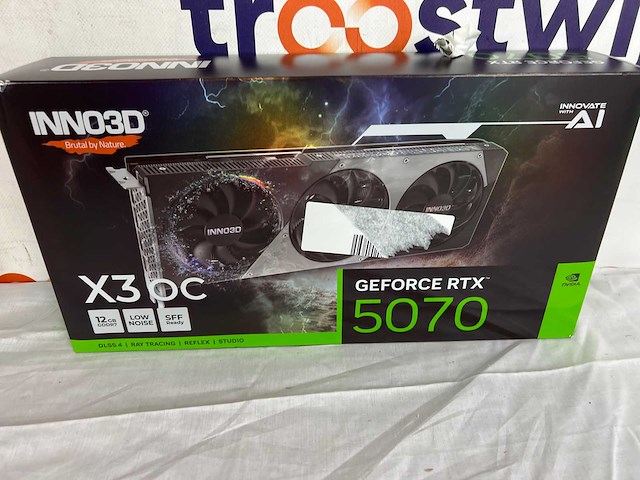 Inno3d nvidia geforce rtx 5070 x3 oc - videokaart - 12gb - gddr7 - pcie 5.0 - 1x hdmi 2.1 - 3x displayport 2.1 - afbeelding 2 van  2