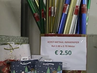 Inpakpapier kerst metaal in verschillende kleuren circa 34 rollen en ca. 12 kersttasjes - afbeelding 2 van  2