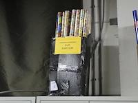 Inpakpapier sint in verschillende uitvoeringen. ca. 50 rollen in doos - afbeelding 2 van  2