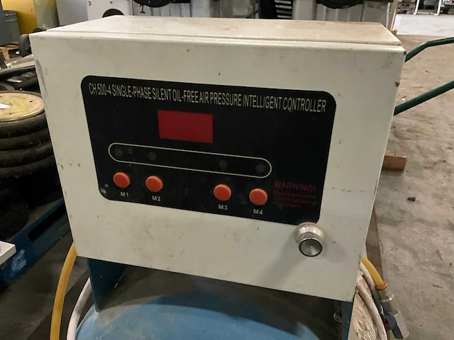 Inrichting werkbus t.b.v. isoleren. bestaande uit: toolmania lh5002 compressor, spuitslangen, pompen en regelaars - afbeelding 9 van  9