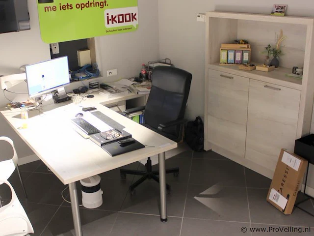 Inrichting werkplek met kastruimte - afbeelding 1 van  10