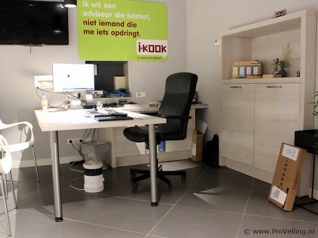 Inrichting werkplek met kastruimte - afbeelding 3 van  10
