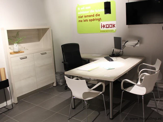 Inrichting werkplek met kastruimte - afbeelding 1 van  12