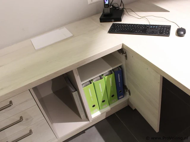 Inrichting werkplek met kastruimte - afbeelding 7 van  12