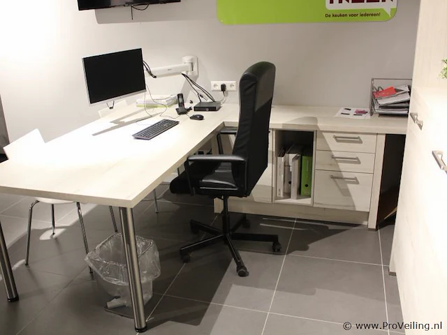 Inrichting werkplek met kastruimte - afbeelding 5 van  11