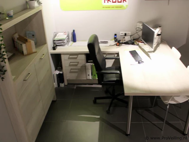 Inrichting werkplek met kastruimte - afbeelding 4 van  10