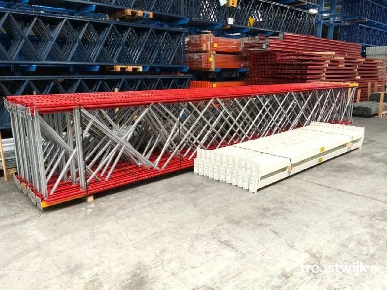 Inrijstelling, gereedschap, magazijninrichting -en bakken