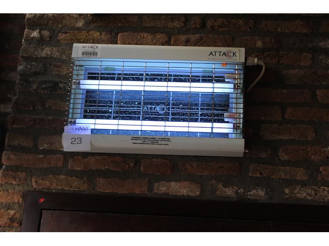 Insectenlamp attack. afmeting 48 x 30 cm. - afbeelding 1 van  2