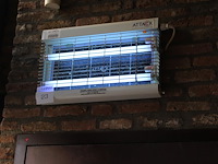 Insectenlamp attack. afmeting 48 x 30 cm. - afbeelding 2 van  2