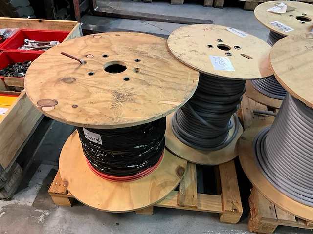 Installatie kabel op haspel (2x) - afbeelding 1 van  5