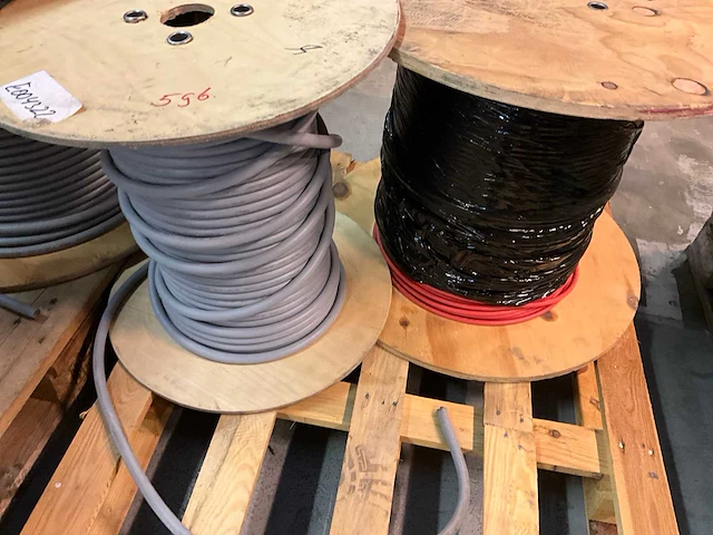 Installatie kabel op haspel (2x) - afbeelding 5 van  5