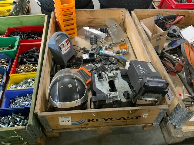 Installatiemateriaal en motorfiets onderdelen - afbeelding 1 van  3