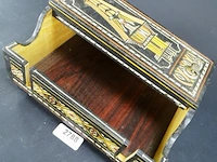 Intarsia houten kist met slot - afbeelding 2 van  5