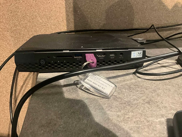 Intel desktop met monitor - afbeelding 2 van  7