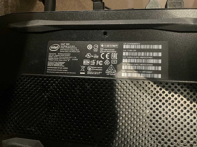 Intel desktop met monitor - afbeelding 3 van  7