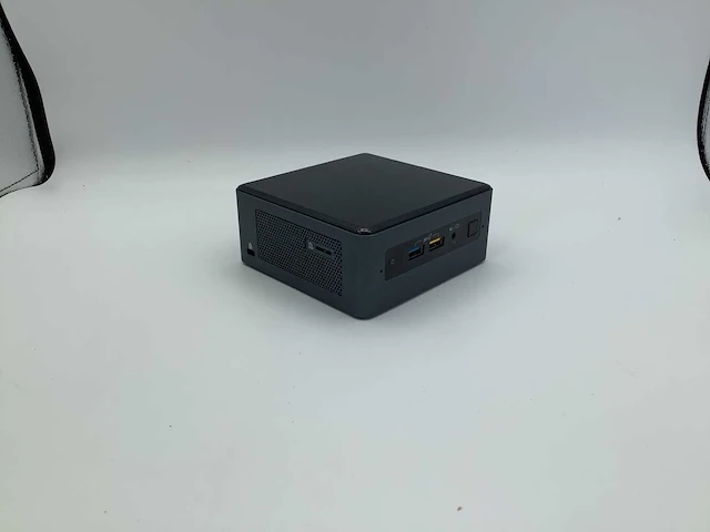 Intel nuc nuc8beh mini pc - afbeelding 1 van  5