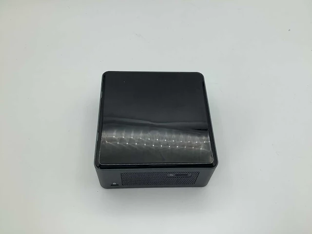 Intel nuc nuc8beh mini pc - afbeelding 5 van  5