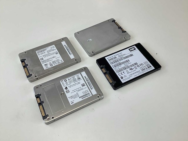 Intel/wd 256/250/240gb ssd interne hardeschijf (4x) - afbeelding 2 van  5