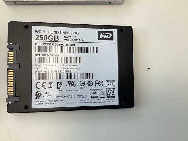 Intel/wd 256/250/240gb ssd interne hardeschijf (4x) - afbeelding 4 van  5