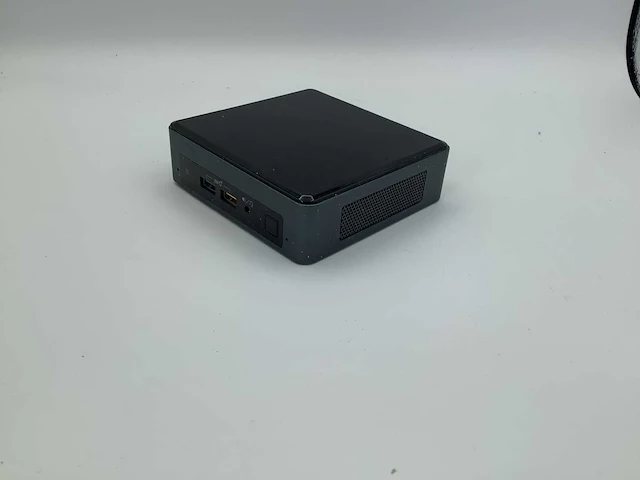 Inten nuc nuc8bek mini pc - afbeelding 1 van  4