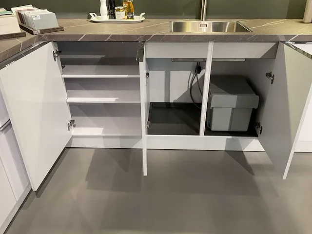 Inter living - showroomkeuken - afbeelding 28 van  29