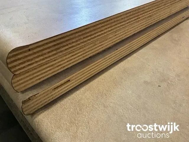 Interblad keukenbladen met een ondergrond van watervast verlijmd multiplex met daarop een harde toplaag van hpl (high pressure laminate) - afbeelding 3 van  9