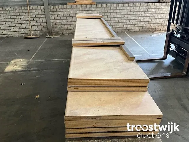 Interblad keukenbladen met een ondergrond van watervast verlijmd multiplex met daarop een harde toplaag van hpl (high pressure laminate) - afbeelding 7 van  9
