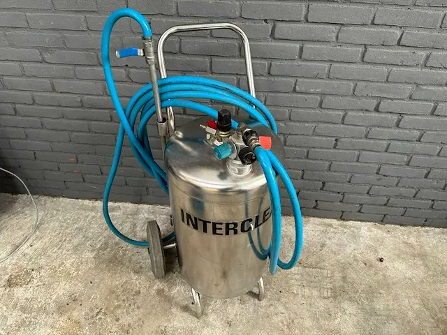 Interclean schoonmaak spuit overige vleesverwerking - afbeelding 1 van  3