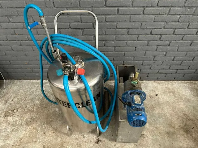 Interclean schoonmaak spuit overige vleesverwerking - afbeelding 2 van  3
