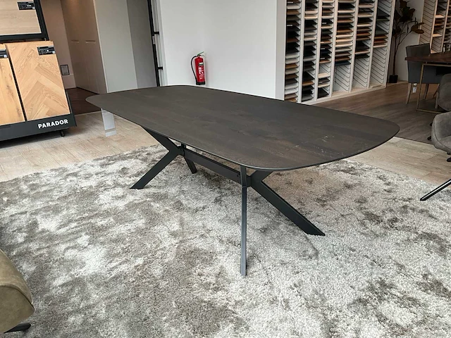 Interliving talud eetkamertafel 240x105 cm - afbeelding 1 van  2