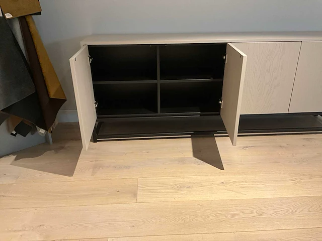 Interliving thompson 2083 dressoir opbergkast - afbeelding 2 van  3