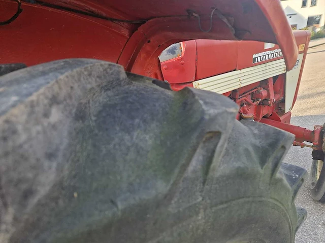 International - 624 - tweewielaangedreven landbouwtractor - afbeelding 2 van  17