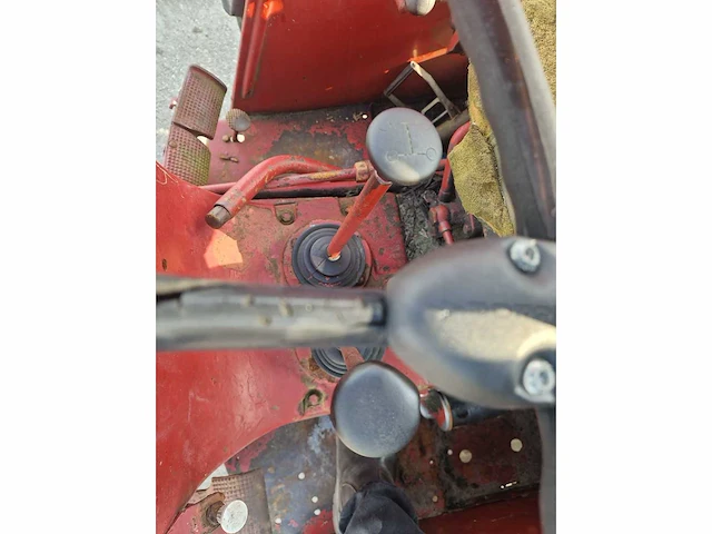 International - 624 - tweewielaangedreven landbouwtractor - afbeelding 6 van  17