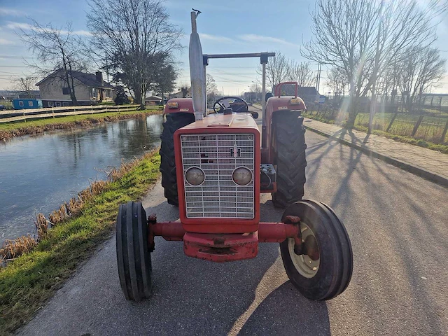 International - 624 - tweewielaangedreven landbouwtractor - afbeelding 10 van  17