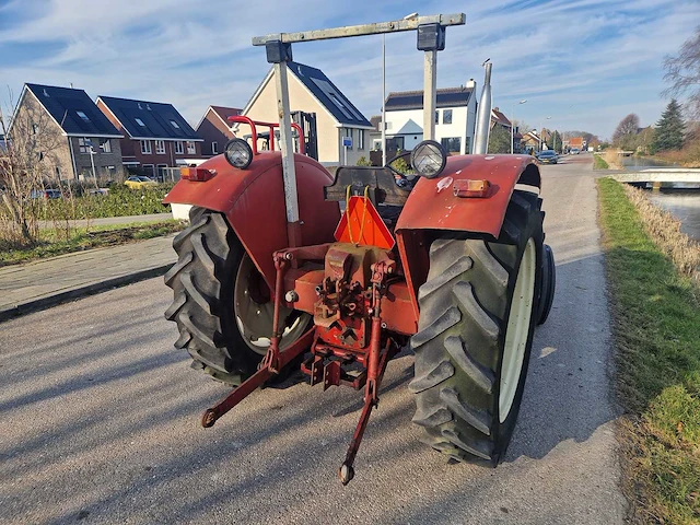 International - 624 - tweewielaangedreven landbouwtractor - afbeelding 13 van  17