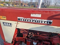 International - 624 - tweewielaangedreven landbouwtractor - afbeelding 15 van  17