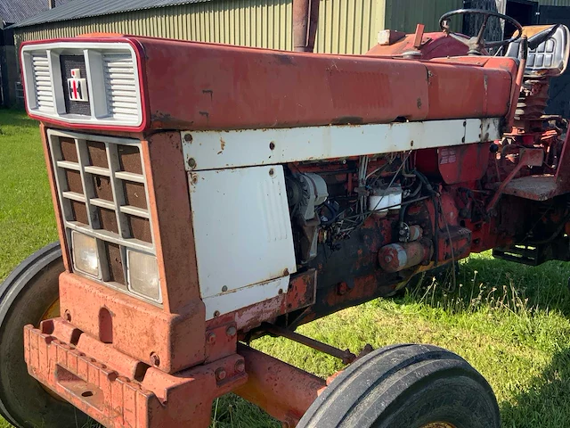 International 1046 a oldtimer tractor - afbeelding 2 van  27