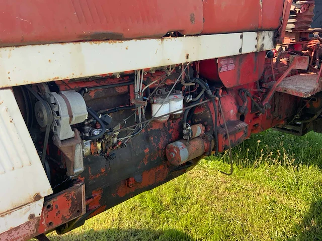 International 1046 a oldtimer tractor - afbeelding 3 van  27