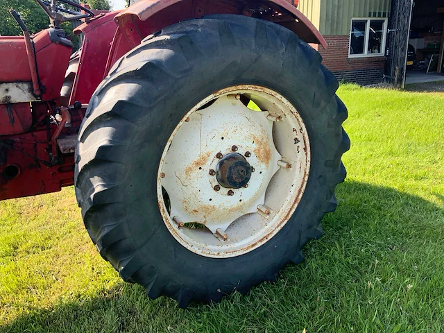 International 1046 a oldtimer tractor - afbeelding 5 van  27