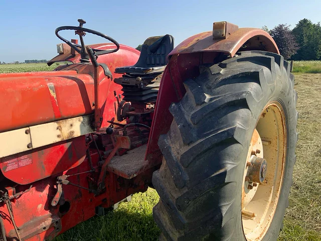 International 1046 a oldtimer tractor - afbeelding 8 van  27