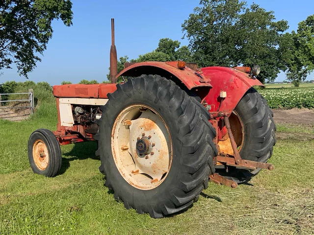 International 1046 a oldtimer tractor - afbeelding 11 van  27