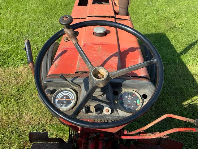International 1046 a oldtimer tractor - afbeelding 15 van  27