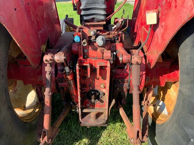 International 1046 a oldtimer tractor - afbeelding 19 van  27