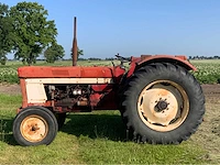 International 1046 a oldtimer tractor - afbeelding 21 van  27