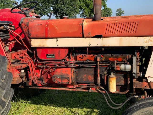 International 1046 a oldtimer tractor - afbeelding 27 van  27