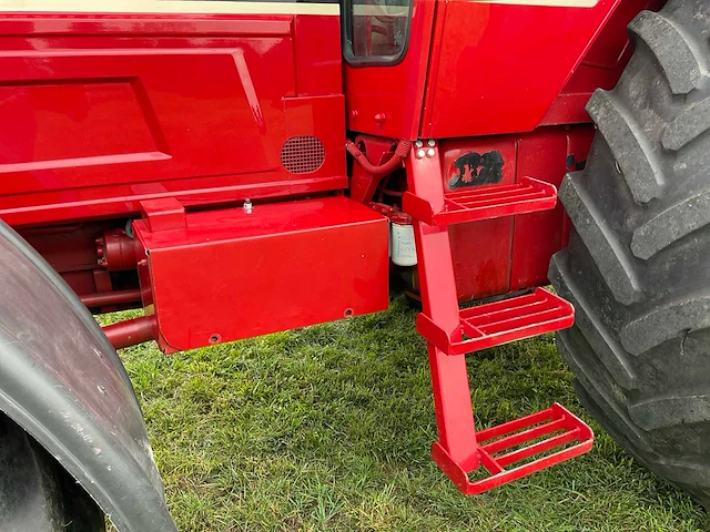 International 1255 vierwielaangedreven landbouwtractor - afbeelding 2 van  46